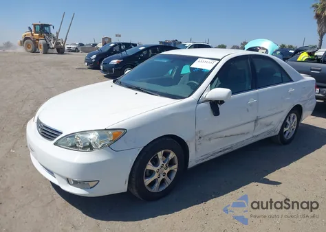2005 Toyota Camry Xle z USA, uszkodzony, nr VIN 4T1BE30K75U029634